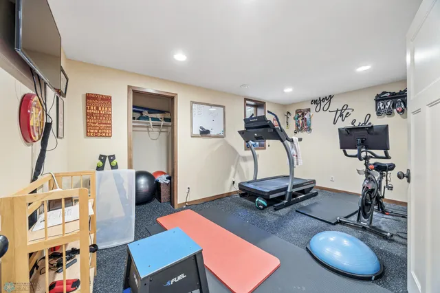 $709,900 | 6048 27th Street South, Fargo, ND 58104