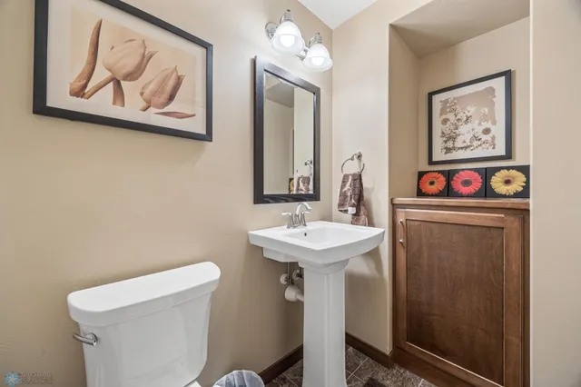 $709,900 | 6048 27th Street South, Fargo, ND 58104