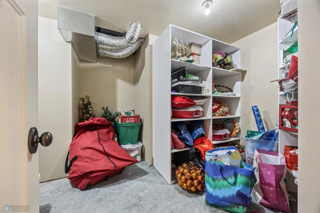 $709,900 | 6048 27th Street South, Fargo, ND 58104