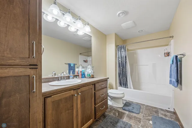 $724,900 | 6048 27th Street South, Fargo, ND 58104