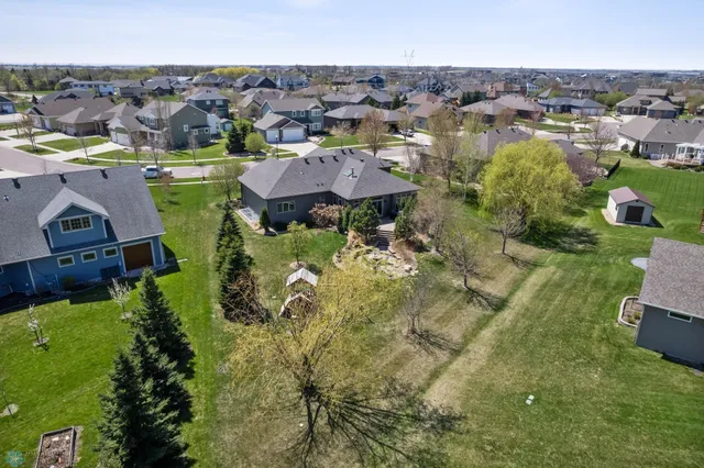 $724,900 | 6048 27th Street South, Fargo, ND 58104