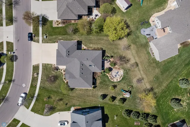 $709,900 | 6048 27th Street South, Fargo, ND 58104