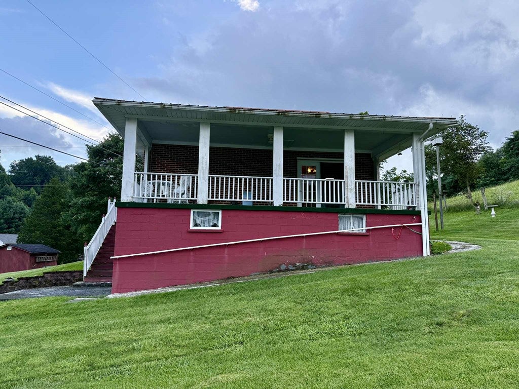 568 Shannons Branch Road Cedar Bluff, VA 24609 - Photo 6 of 30 Gallery Image 6