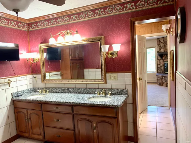 $520,000 | 1111 Washington Street, Covington, IN 47932