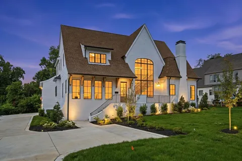 $2,999,992 | 105 Keyway Drive, Nashville, TN 37205