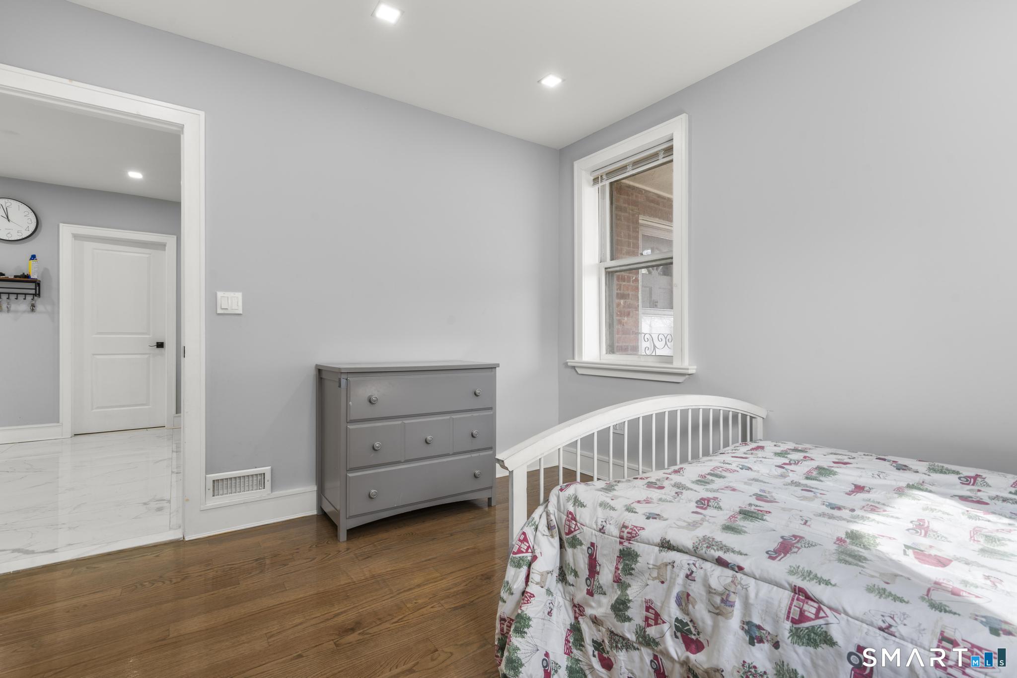 2964 State Street Hamden, CT 06517 - Photo 13 of 37