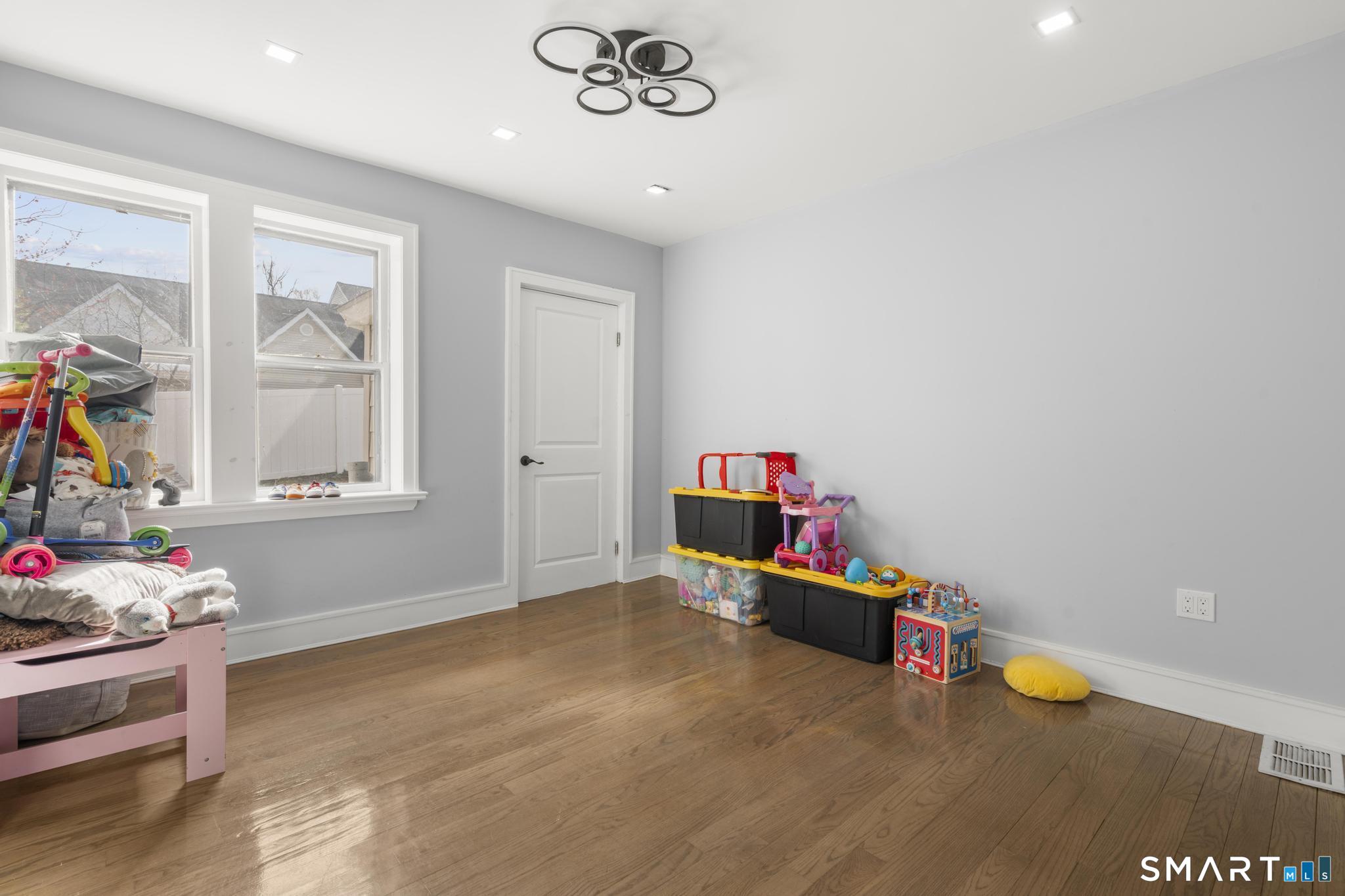 2964 State Street Hamden, CT 06517 - Photo 14 of 37