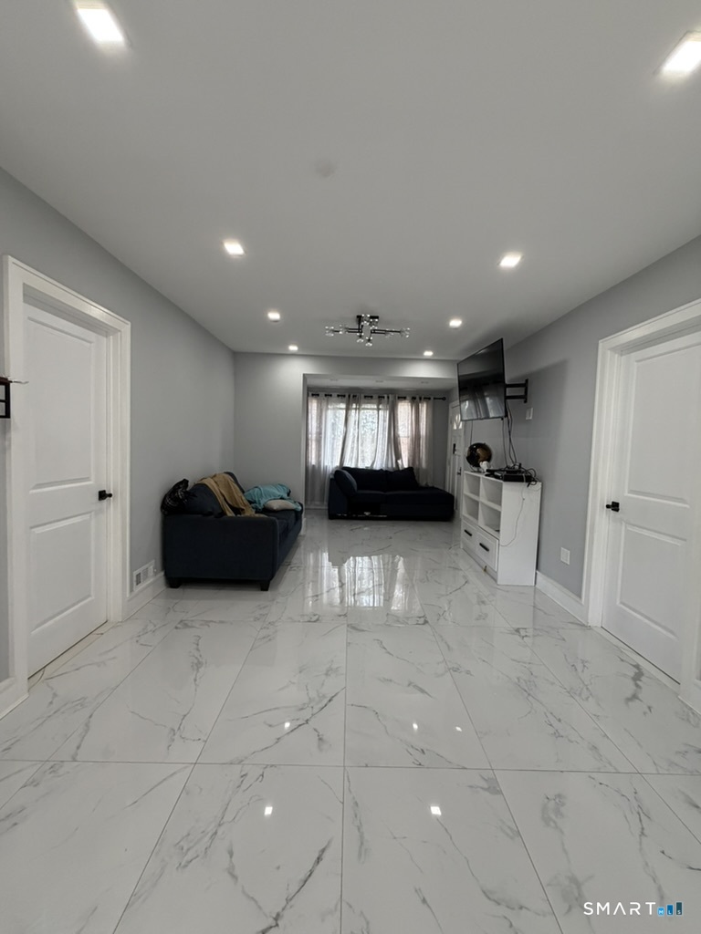 2964 State Street Hamden, CT 06517 - Photo 14 of 28