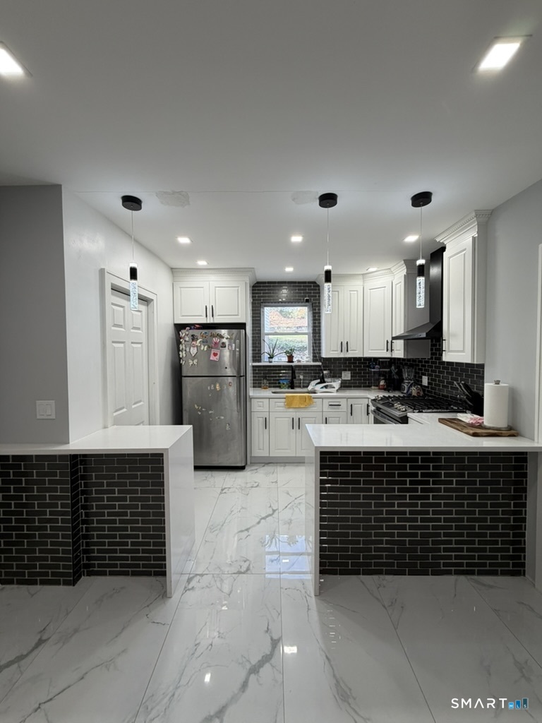 2964 State Street Hamden, CT 06517 - Photo 7 of 28