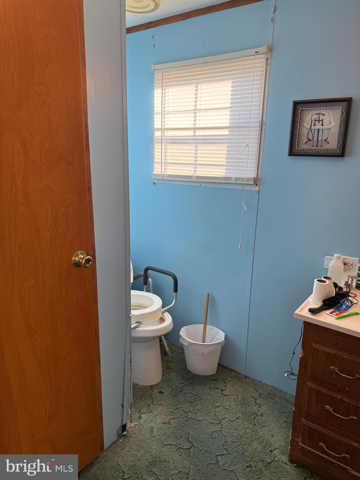 90 Knight Road, Unit TR 35 Gettysburg, PA 17325 - Photo 13 of 16 a bathroom with a toilet
