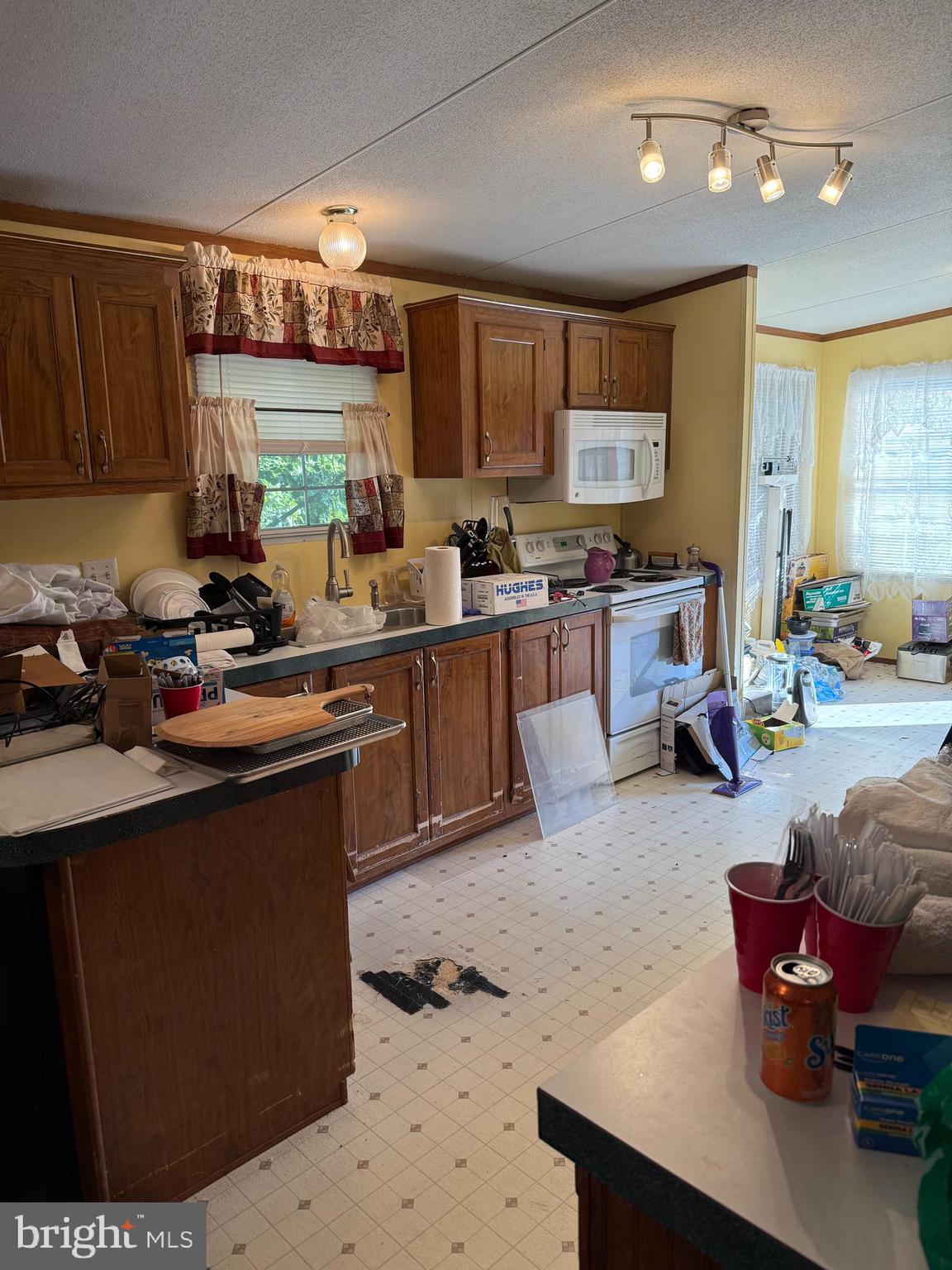 90 Knight Road, Unit TR 35 Gettysburg, PA 17325 - Photo 5 of 16 a kitchen with a sink stove and cabinets