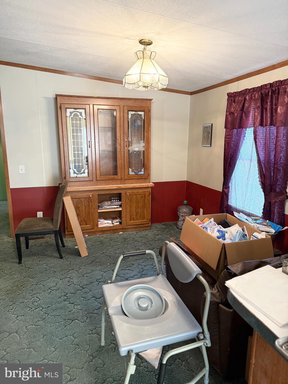90 Knight Road, Unit TR 35 Gettysburg, PA 17325 - Photo 8 of 16 a living room with furniture and a window