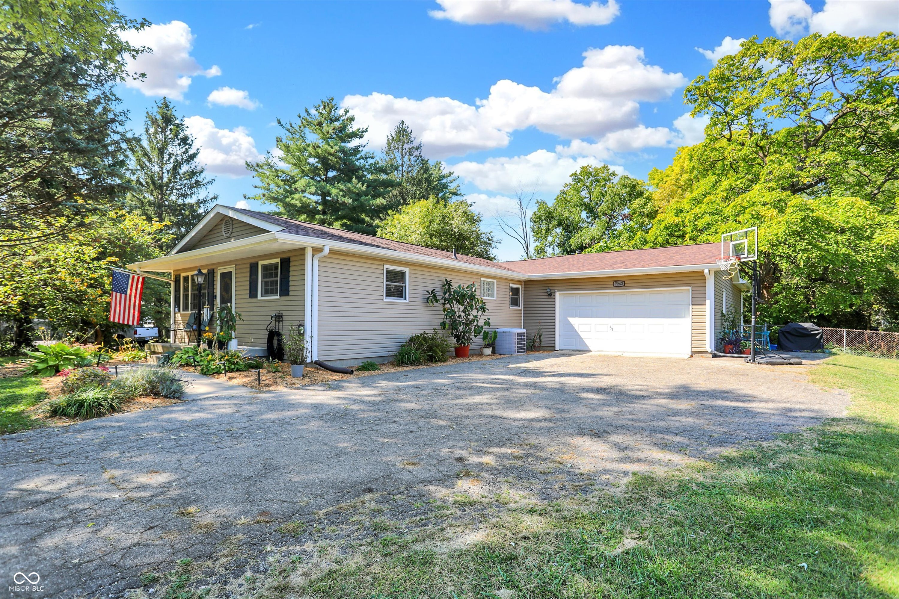 7242 Graham Road Indianapolis, IN 46250 - Photo 2 of 41 Gallery Image 2