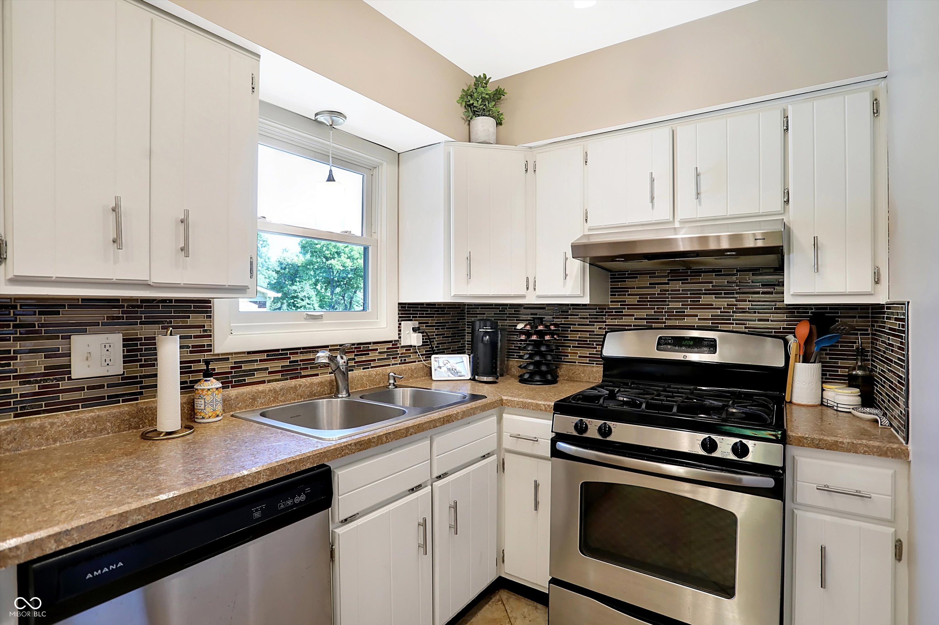 7242 Graham Road Indianapolis, IN 46250 - Photo 23 of 41 Gallery Image 23