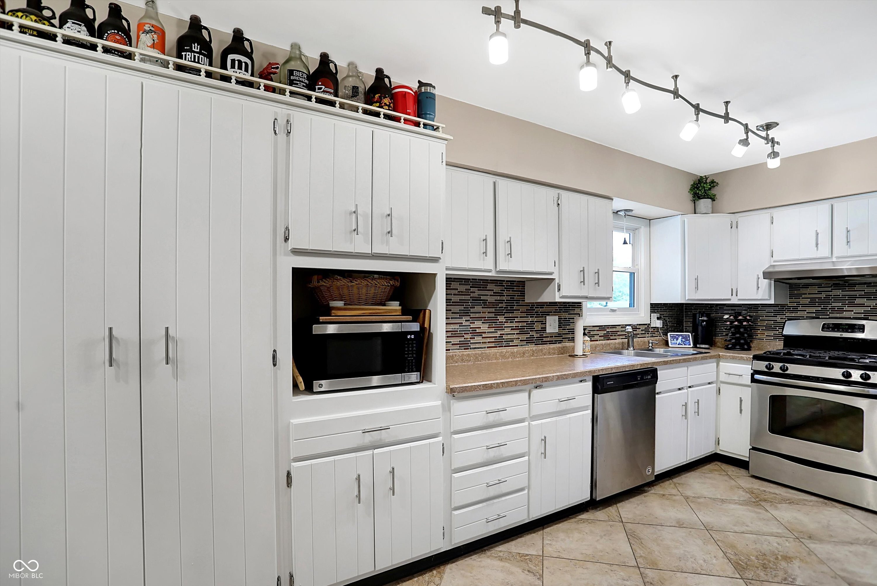 7242 Graham Road Indianapolis, IN 46250 - Photo 26 of 41 Gallery Image 26
