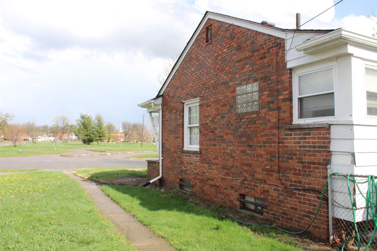 8045 Appoline Street Detroit, MI 48228 - Photo 35 of 39