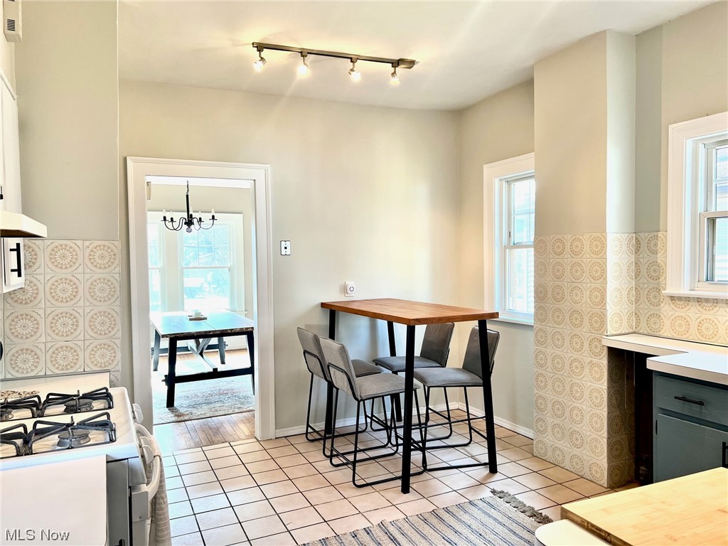 12727 Cedar Road Cleveland Heights, OH 44106 - Photo 14 of 32
