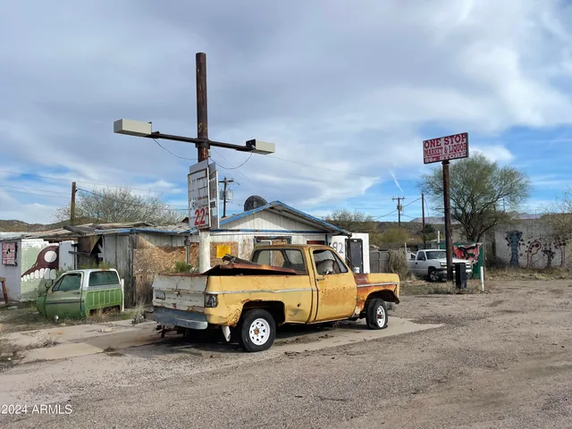 a view of a cars parked in front of a house