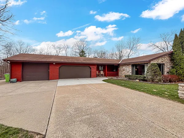 $539,900 | 28808 Grove Lane, Waterford, WI 53185