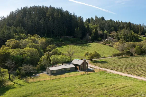 $3,500,000 | 2998 West Dry Creek Road, Healdsburg, CA 95448