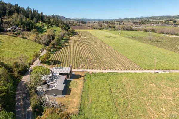 $3,500,000 | 2998 West Dry Creek Road, Healdsburg, CA 95448