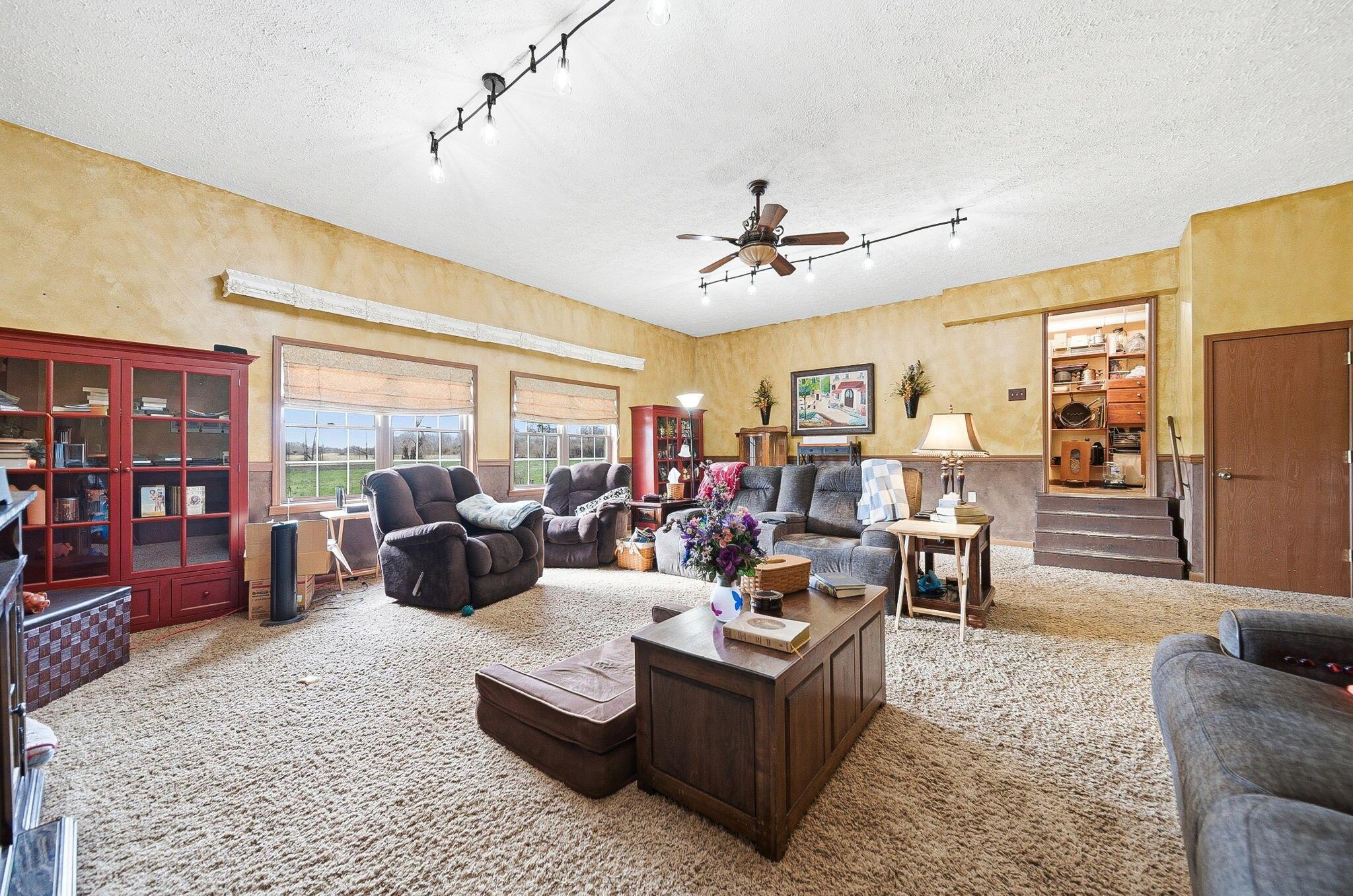 1040 Straight Creek Road Waverly, OH 45690 - Photo 8 of 113 Family Room