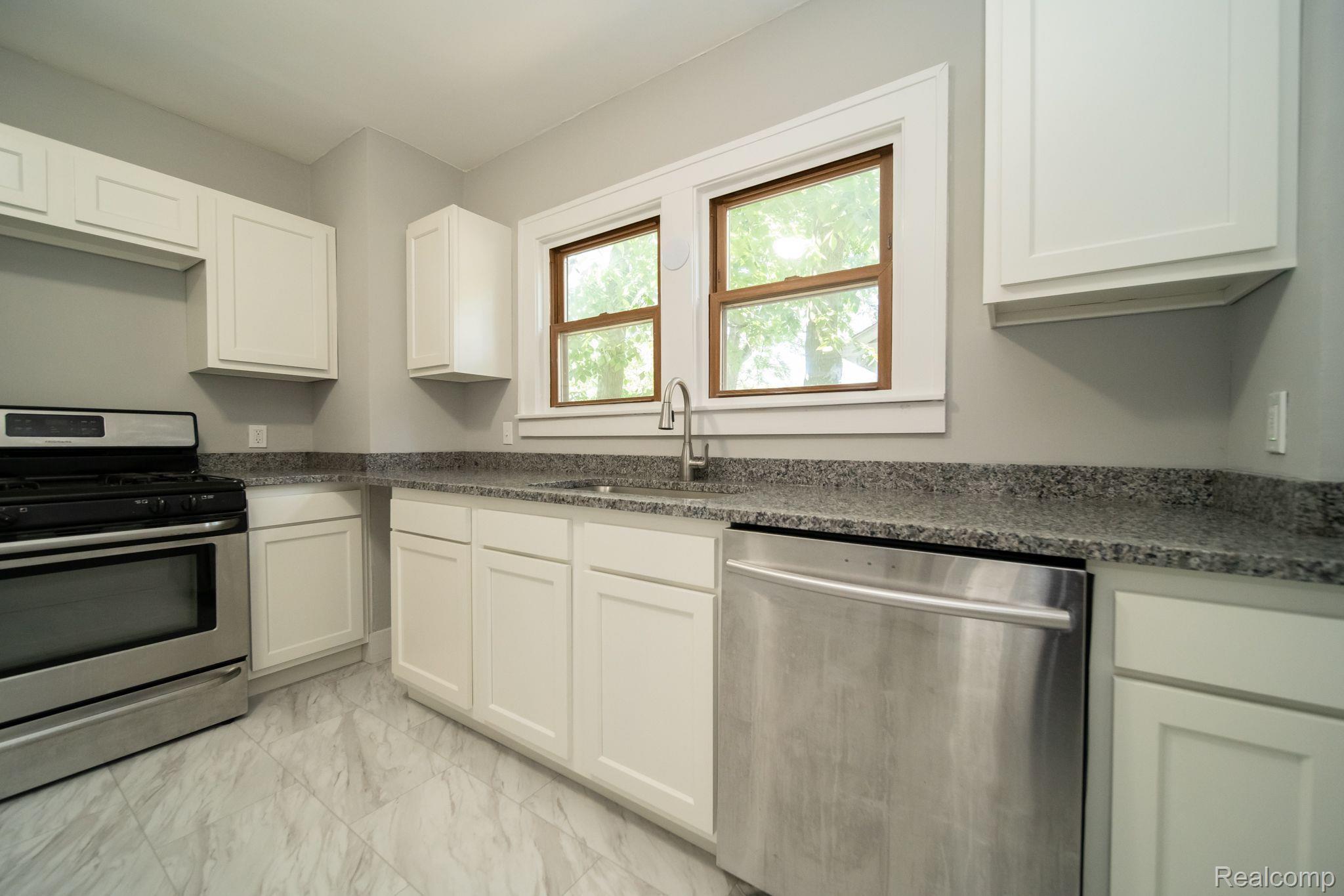 735 Menominee Road Pontiac, MI 48341 - Photo 7 of 93 Gallery Image 7