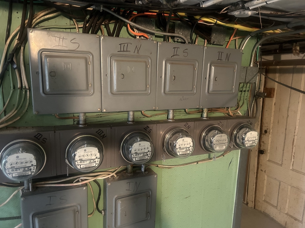 82 Wellington Street Fall River, MA 02720 - Photo 3 of 21