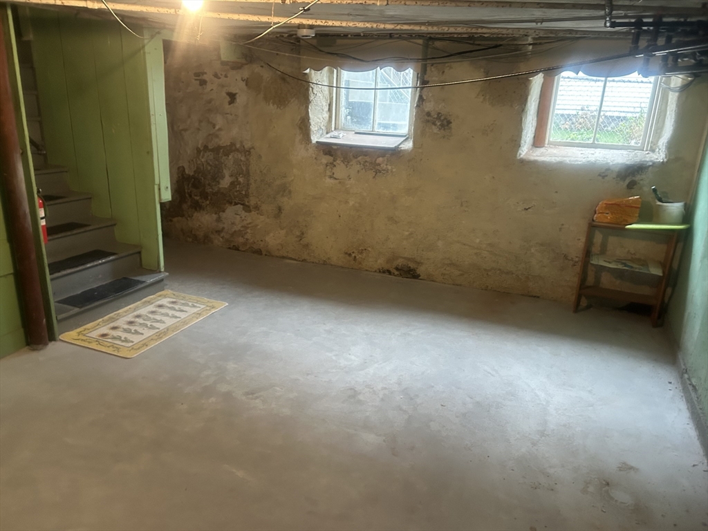 82 Wellington Street Fall River, MA 02720 - Photo 4 of 21