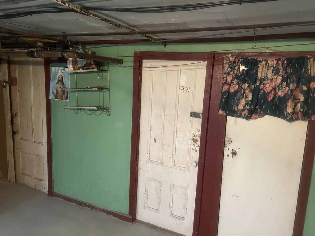 82 Wellington Street Fall River, MA 02720 - Photo 5 of 21