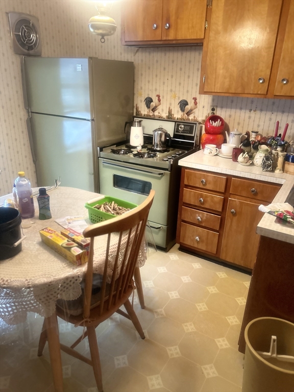 82 Wellington Street Fall River, MA 02720 - Photo 9 of 21