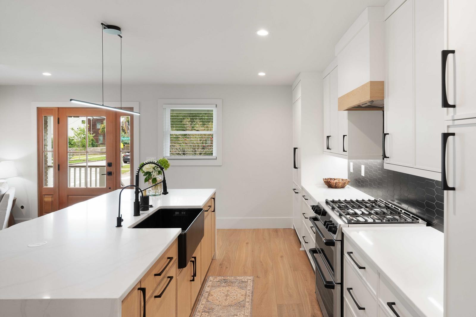 79 Hester Street Charleston, SC 29403 - Photo 16 of 46 Kitchen Facing Peachtree