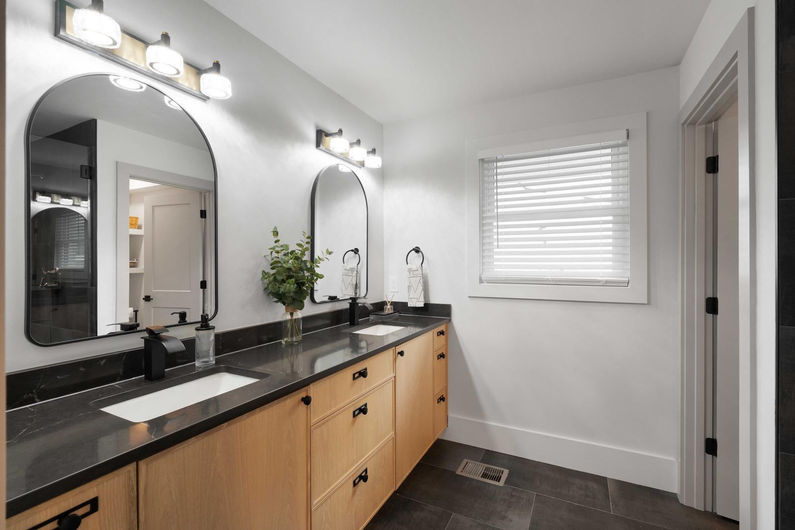 79 Hester Street Charleston, SC 29403 - Photo 20 of 46 Primary En-Suite