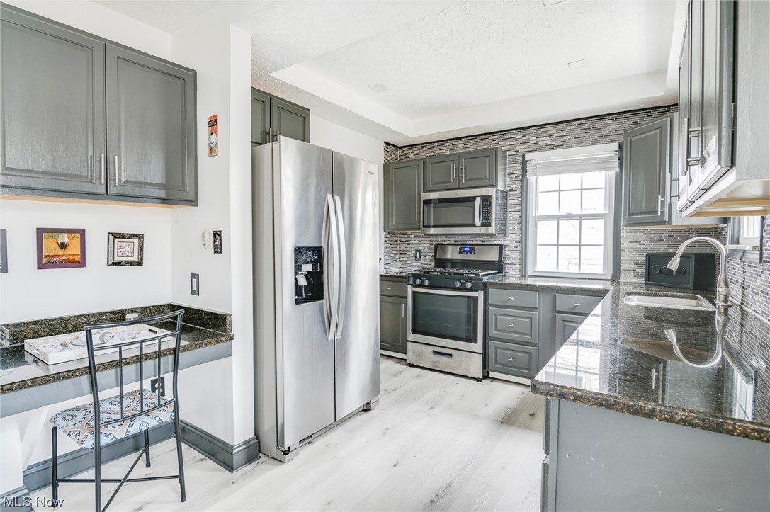 3555 Grosvenor Road Cleveland, OH 44118 - Photo 2 of 20