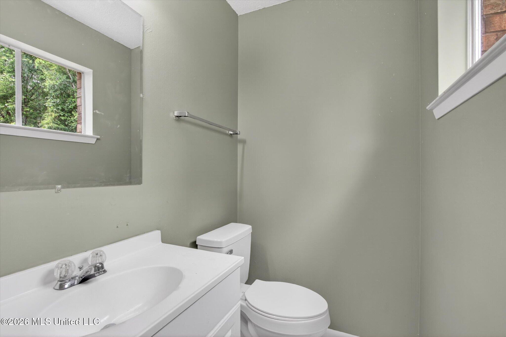 15304 Big Ridge Road Biloxi, MS 39532 - Photo 18 of 36 Owners suite bathroom half