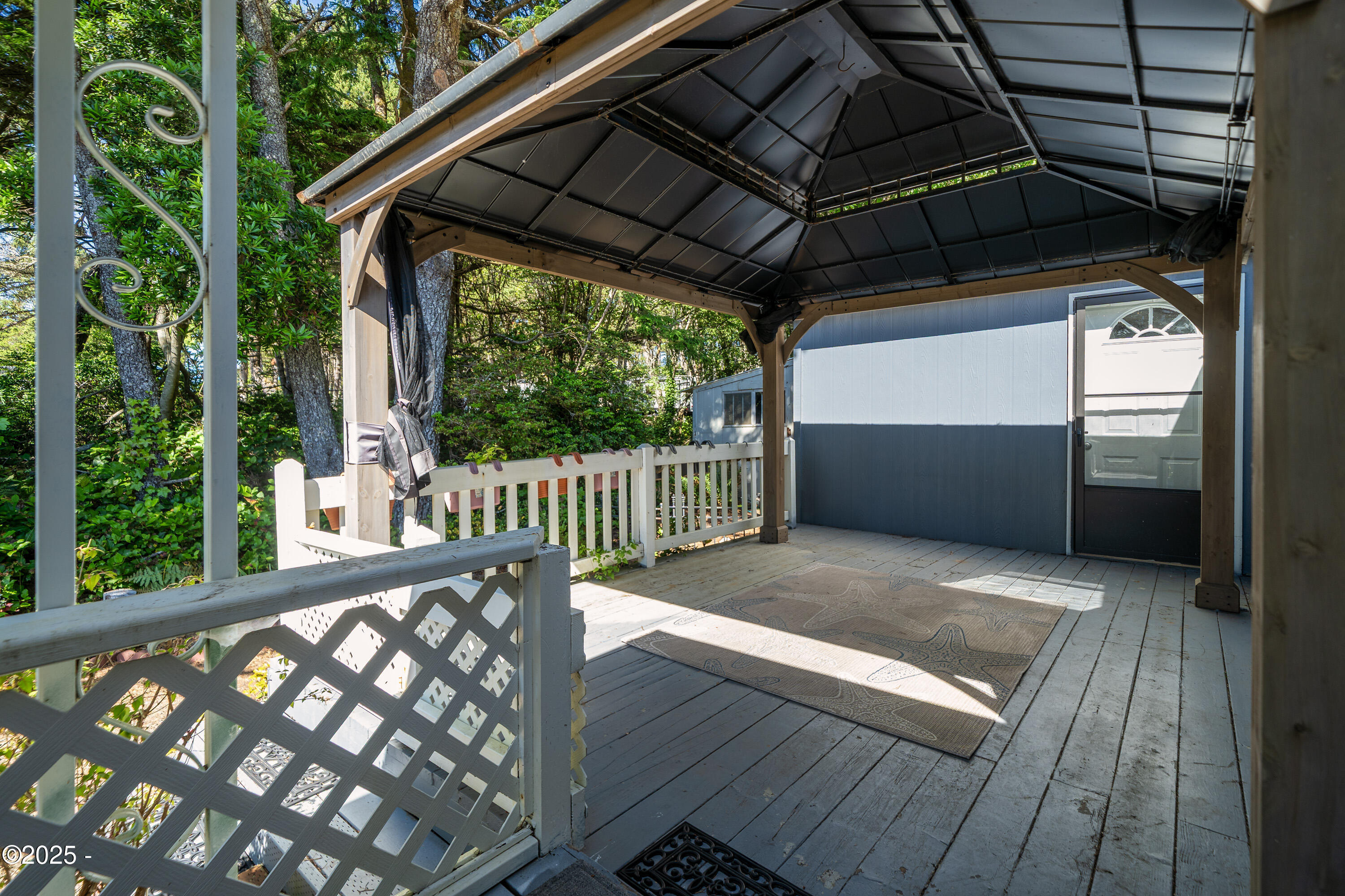4875 Highway 101, Unit 92 Depoe Bay, OR 97341 - Photo 23 of 26 Private Fenced Porch/Patio