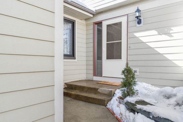 $352,000 | 414 Bluebird Lane, Deerfield, IL 60015