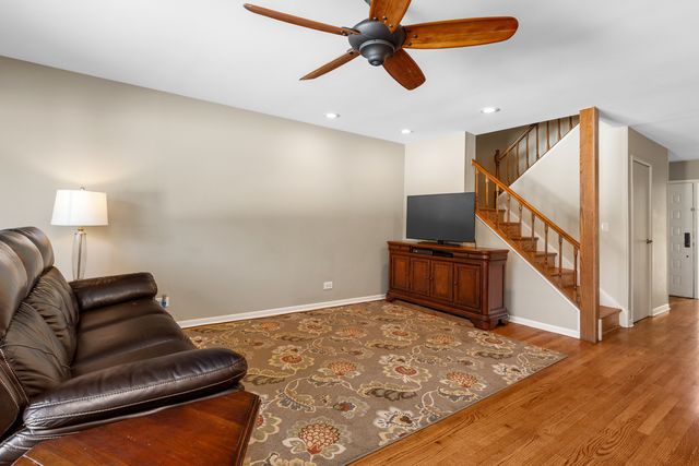 $352,000 | 414 Bluebird Lane, Deerfield, IL 60015