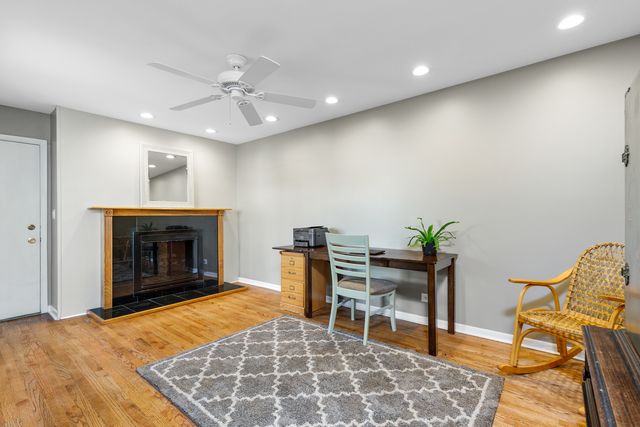 $352,000 | 414 Bluebird Lane, Deerfield, IL 60015