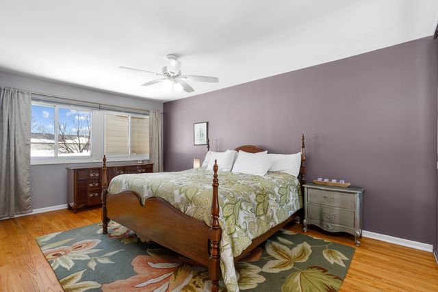 $352,000 | 414 Bluebird Lane, Deerfield, IL 60015