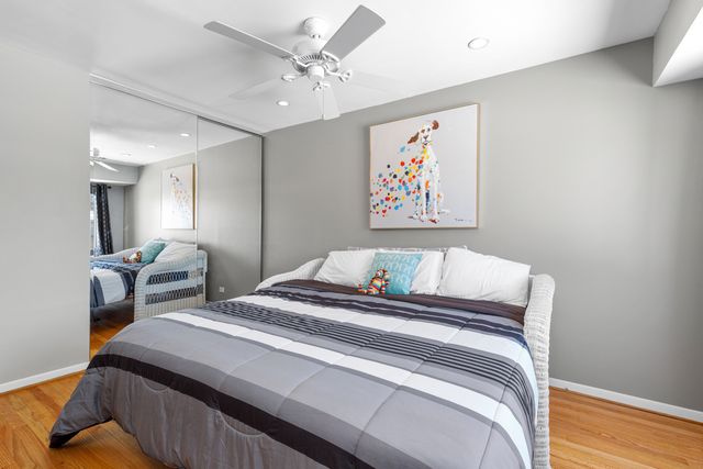 $352,000 | 414 Bluebird Lane, Deerfield, IL 60015