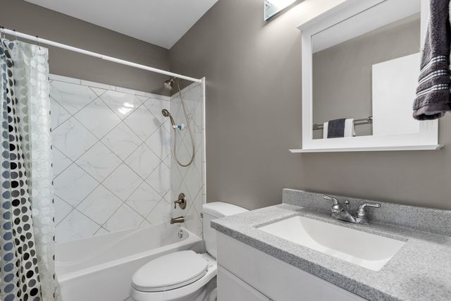 $352,000 | 414 Bluebird Lane, Deerfield, IL 60015