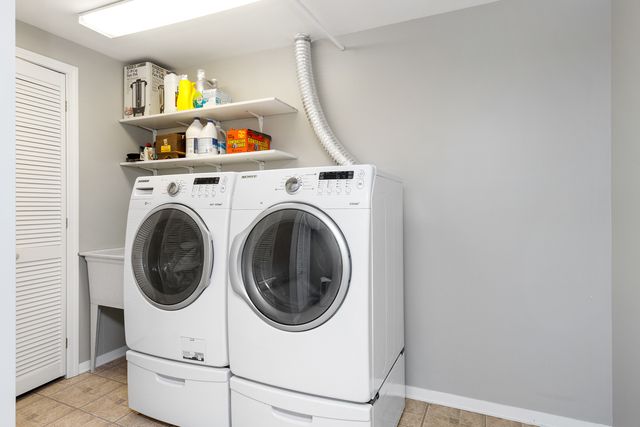 $352,000 | 414 Bluebird Lane, Deerfield, IL 60015