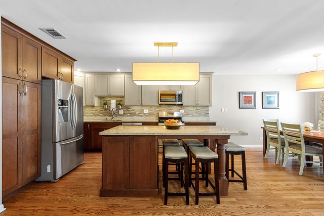 $352,000 | 414 Bluebird Lane, Deerfield, IL 60015