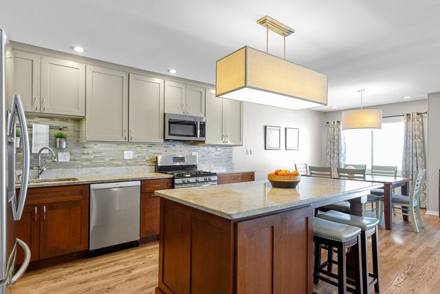 $352,000 | 414 Bluebird Lane, Deerfield, IL 60015