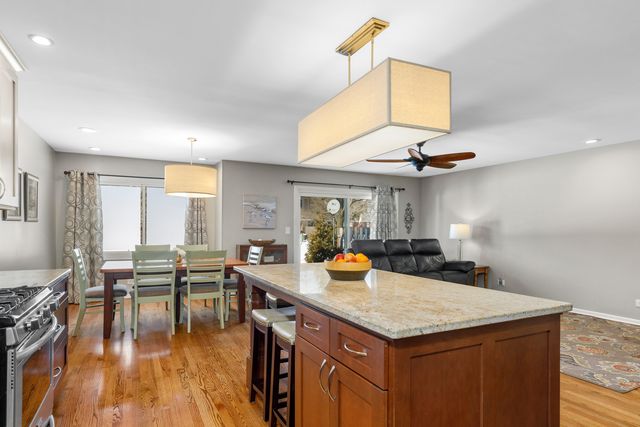 $352,000 | 414 Bluebird Lane, Deerfield, IL 60015