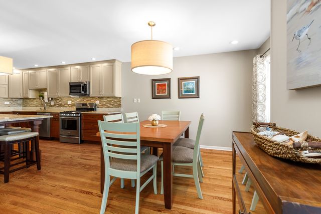 $352,000 | 414 Bluebird Lane, Deerfield, IL 60015