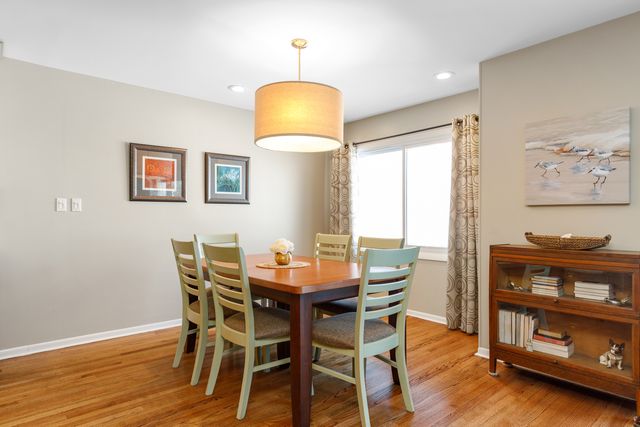 $352,000 | 414 Bluebird Lane, Deerfield, IL 60015