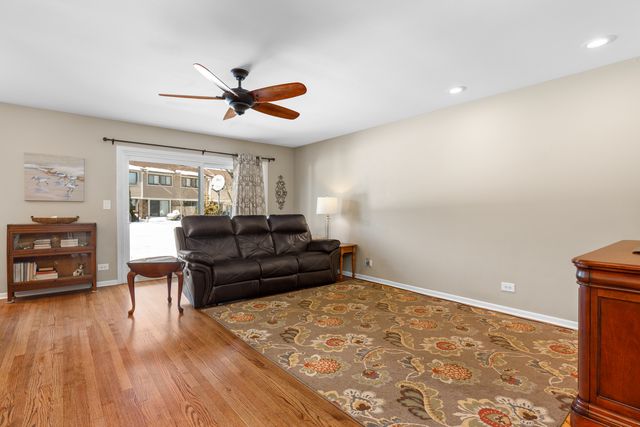 $352,000 | 414 Bluebird Lane, Deerfield, IL 60015