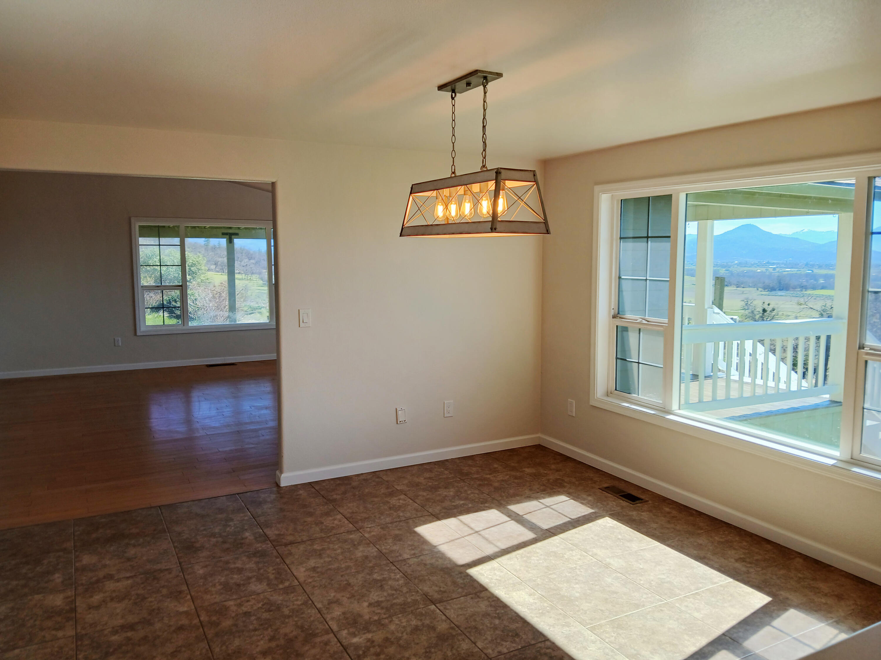 1360 West Linn Road Eagle Point, OR 97524 - Photo 23 of 42